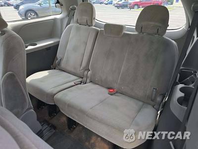 2017 Toyota Sienna LE 8-Passenger 119.3" WB - zdjęcie 14 z 32 - miniatura