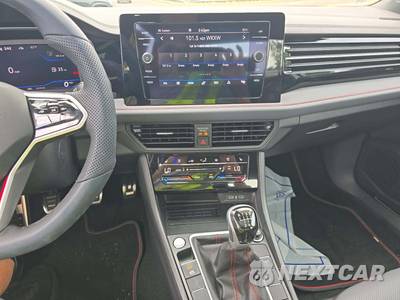 2025 Volkswagen Jetta GLI Autobahn - zdjęcie 10 z 21 - miniatura