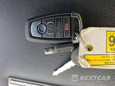 2025 Ford F-150 Lariat Crew Cab Short Bed - zdjęcie 8 z 22 - miniatura
