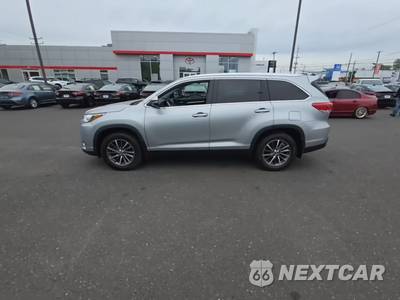 2019 Toyota Highlander XLE - zdjęcie 3 z 24 - miniatura