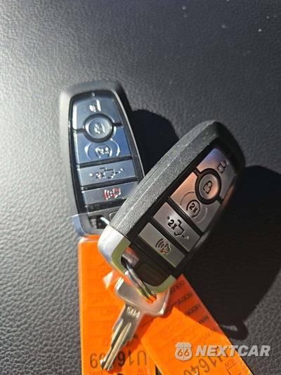 2020 Ford F-150 Lariat Crew Cab Short Bed - zdjęcie 5 z 18 - miniatura