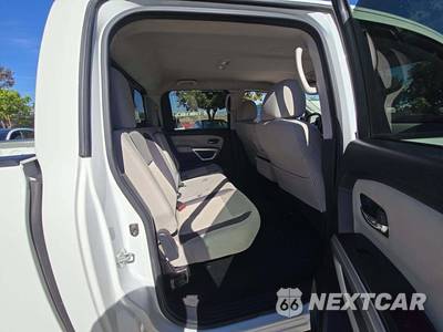 2021 Nissan TITAN SV Crew Cab Short Bed - zdjęcie 13 z 22 - miniatura