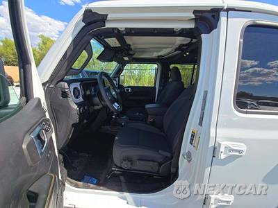 2026 Jeep Wrangler 4 Door Sahara - zdjęcie 3 z 20 - miniatura