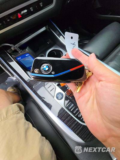 2025 BMW X7 M60i - zdjęcie 8 z 22 - miniatura