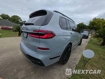 2025 BMW X7 M60i - zdjęcie 3 z 22 - miniatura
