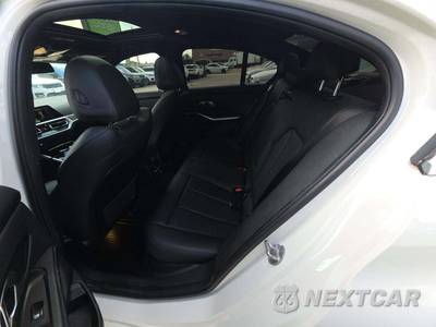 2020 BMW 3 Series Sedan 330i xDrive - zdjęcie 13 z 22 - miniatura