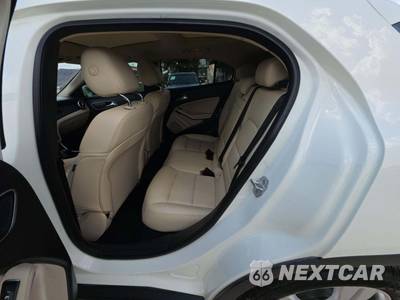 2016 Mercedes-Benz GLA 250 - zdjęcie 10 z 22 - miniatura
