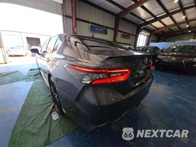 2021 Toyota Camry XSE - zdjęcie 2 z 21 - miniatura