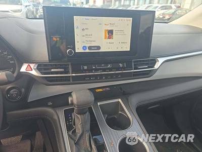 2026 Toyota Sienna LE 8-Passenger 120.5" WB - zdjęcie 10 z 24 - miniatura