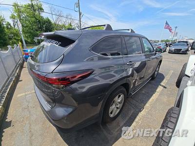 2025 Toyota Highlander LE - zdjęcie 3 z 25 - miniatura