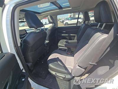 2025 Toyota Grand Highlander Platinum - zdjęcie 13 z 24 - miniatura