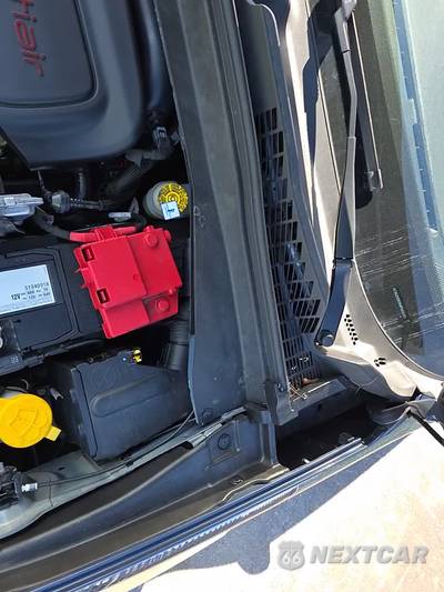 2021 Jeep Renegade Latitude - zdjęcie 25 z 27 - miniatura