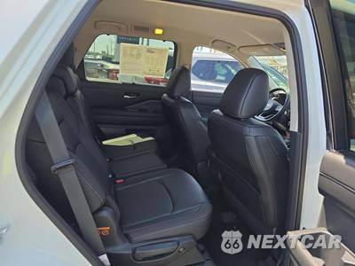 2023 Nissan Pathfinder SL - zdjęcie 17 z 21 - miniatura