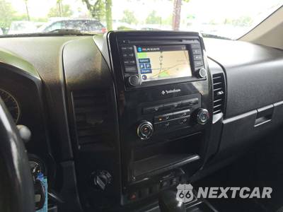 2015 Nissan TITAN SV Crew Cab Short Bed - zdjęcie 10 z 22 - miniatura