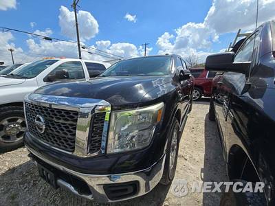 2017 Nissan TITAN SV Crew Cab Short Bed