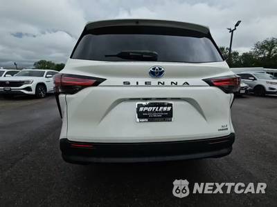 2021 Toyota Sienna XLE 8-Passenger 120.5" WB - zdjęcie 4 z 31 - miniatura