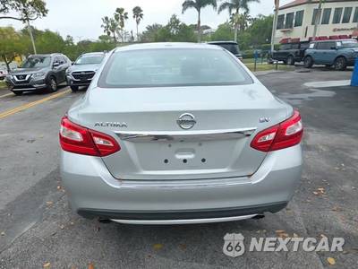 2017 Nissan Altima 2.5 SV - zdjęcie 4 z 33 - miniatura