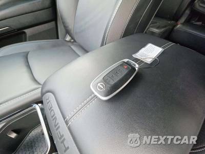 2026 Nissan Pathfinder SL - zdjęcie 5 z 20 - miniatura