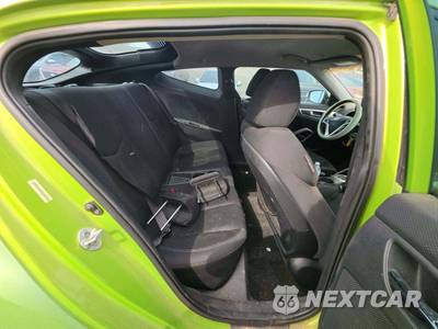 2012 Hyundai Veloster w/Black Interior - zdjęcie 13 z 19 - miniatura