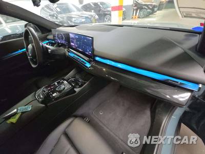 2026 BMW 5 Series Sedan 540i xDrive - zdjęcie 16 z 19 - miniatura