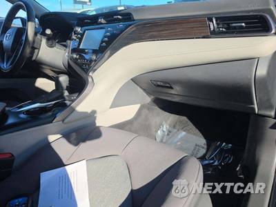 2020 Toyota Camry Hybrid LE - zdjęcie 16 z 19 - miniatura