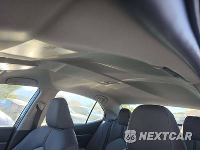 2020 Toyota Camry Hybrid LE - zdjęcie 8 z 19 - miniatura