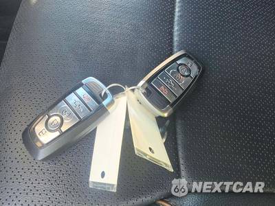 2025 Ford F-150 Lariat Crew Cab Short Bed - zdjęcie 8 z 22 - miniatura