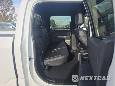 2025 Ford F-150 Lariat Crew Cab Short Bed - zdjęcie 13 z 18 - miniatura