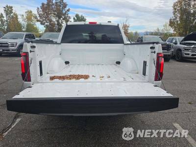 2025 Ford F-150 Lariat Crew Cab Short Bed - zdjęcie 14 z 22 - miniatura