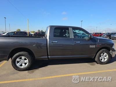 2017 Ram 1500 SLT Crew Cab Medium Bed - zdjęcie 4 z 29 - miniatura