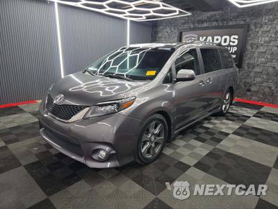 2017 Toyota Sienna SE 8-Passenger 119.3" WB