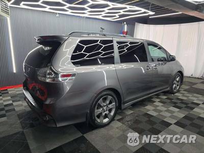 2017 Toyota Sienna SE 8-Passenger 119.3" WB - zdjęcie 3 z 24 - miniatura