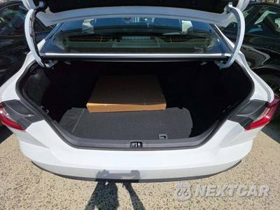 2026 Toyota Camry SE - zdjęcie 14 z 20 - miniatura
