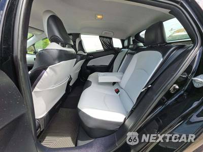 2019 Toyota Prius XLE - zdjęcie 13 z 20 - miniatura