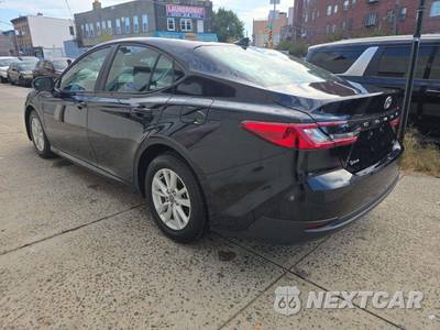 2025 Toyota Camry LE - zdjęcie 2 z 22 - miniatura