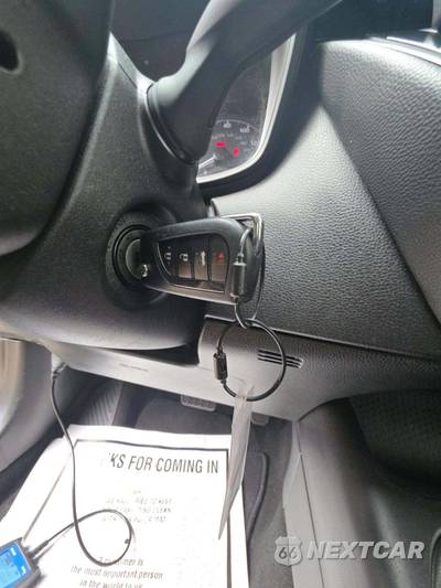 2025 Toyota Corolla LE Sedan - zdjęcie 8 z 21 - miniatura
