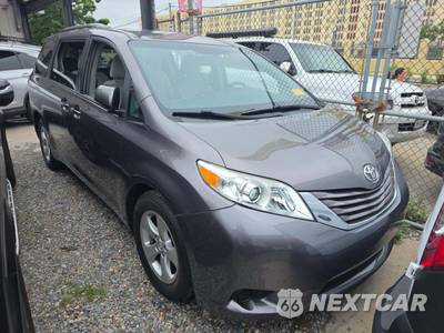 2017 Toyota Sienna LE 8-Passenger 119.3" WB - zdjęcie 4 z 24 - miniatura