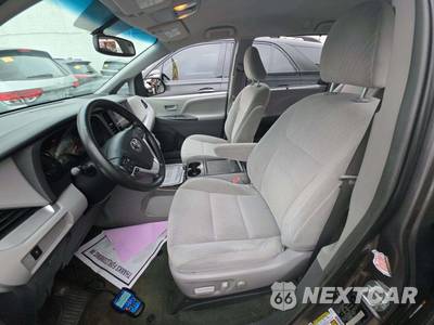 2017 Toyota Sienna LE 8-Passenger 119.3" WB - zdjęcie 6 z 24 - miniatura