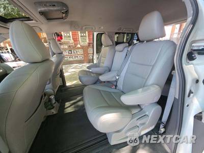 2016 Toyota Sienna XLE 8-Passenger 119.3" WB - zdjęcie 13 z 25 - miniatura