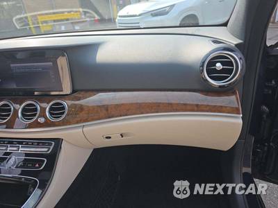 2017 Mercedes-Benz E 300 Sport 4MATIC Sedan - zdjęcie 19 z 27 - miniatura