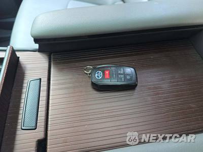 2022 Toyota Sienna XLE 8-Passenger 120.5" WB - zdjęcie 8 z 23 - miniatura