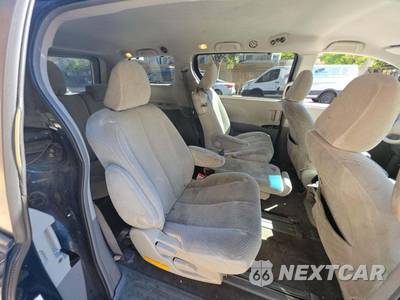 2011 Toyota Sienna LE 8-Passenger 119.3" WB - zdjęcie 17 z 39 - miniatura