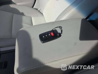 2014 Toyota Camry XLE - zdjęcie 8 z 21 - miniatura
