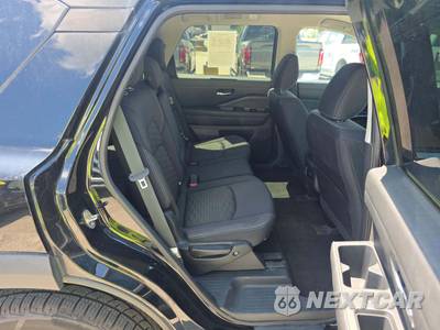 2022 Nissan Pathfinder SV - zdjęcie 14 z 25 - miniatura