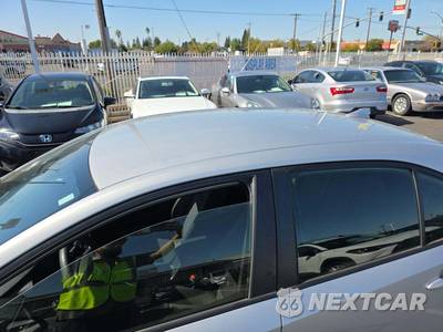 2025 Toyota Corolla Hybrid LE Sedan - zdjęcie 9 z 21 - miniatura