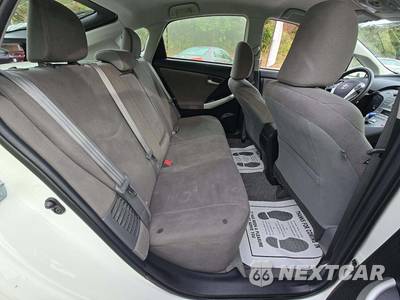 2015 Toyota Prius Two - zdjęcie 13 z 21 - miniatura
