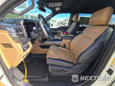 2025 Ford Super Duty F-250 Lariat Crew Cab Medium Bed - zdjęcie 3 z 18 - miniatura