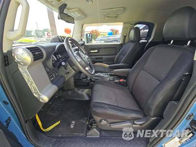 2011 Toyota FJ Cruiser w/Rear Doors - zdjęcie 6 z 31 - miniatura