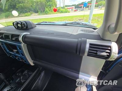 2011 Toyota FJ Cruiser w/Rear Doors - zdjęcie 19 z 31 - miniatura