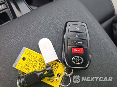 2025 Toyota Camry SE - zdjęcie 5 z 21 - miniatura